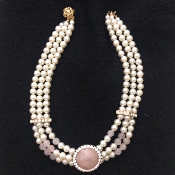 Pink and pearl choker - Picture 2 of 5
